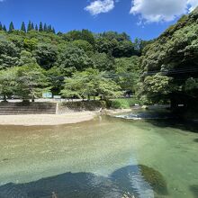 キャンプ場前が浅い清流