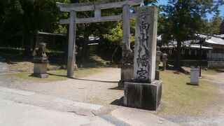 東大寺に隣接する静かな神社