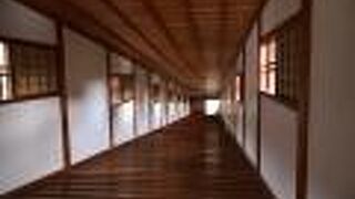 二の丸と紅葉渓庭園を行き来する廊下