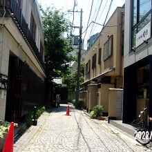 小路の北側の景観です。