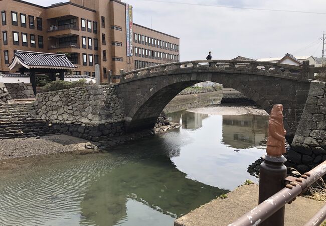 平戸の観光スポットの一つです。この橋を渡り平戸城観光するのがお薦めです。
