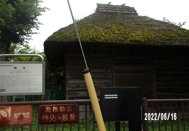 年貢米を貯蔵していた小屋です。