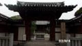 鎌倉幕府御家人の葛西清重の住居跡ともいわれています。