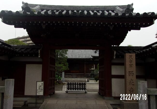 鎌倉幕府御家人の葛西清重の住居跡ともいわれています。