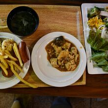 食べ放題の昼食。