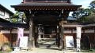 日尊上人の草庵として開創