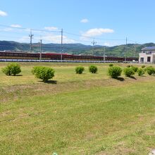 京阪電車が走るのがよく見えます。