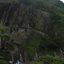 岩谷口の響き岩