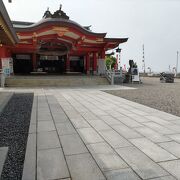 日本七霊山の一つ霊峰石鎚山を神体とする神社。