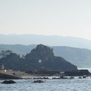 波の浸食で造られた光景