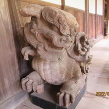 檀林時代に講堂玄関の柱に掛けられていた木製の狛犬