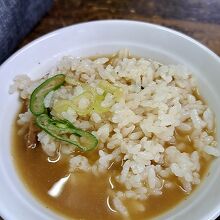 ラーメン出汁で食べるもよし、そのまま食べるもよし