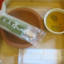私は氷の花（抹茶）を頂きました。