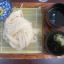 稲庭ざるうどんの様子（800円）