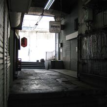 横の路地はディ―プ２００％…