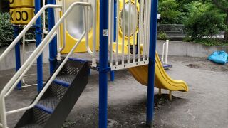 すべり台と砂場