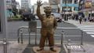 亀有には両津勘吉に関する像がいくつもあります。