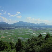 対面のスケールの大きな外輪山