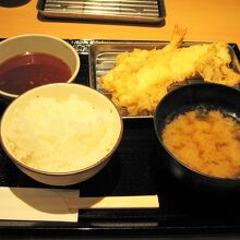 まきの定食で天ぷらをいただく！