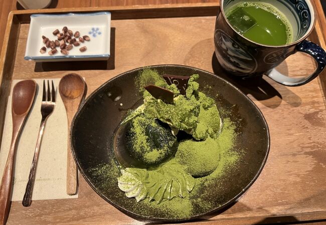 スィーツ盛り合せ、抹茶グランデ。