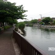 今は両岸に桜が植えられて桜の名所になっています。