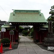 海から引き揚げた七面大明神がまつられています。