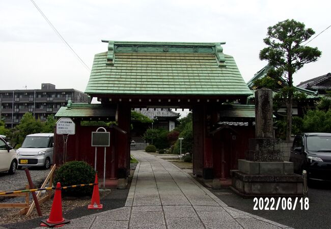 海から引き揚げた七面大明神がまつられています。