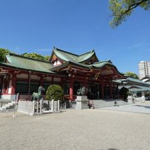 西宮神社拝殿と対の馬