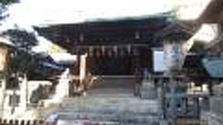 高台にあります