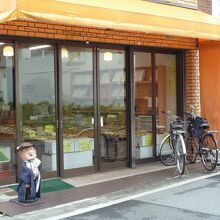 黄色いテントが目印！