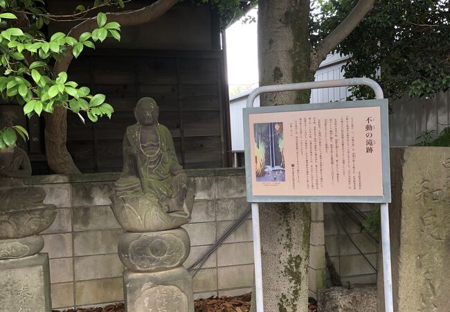 「赤ちゃん寺」と呼ばれる、浄土宗の寺院です。