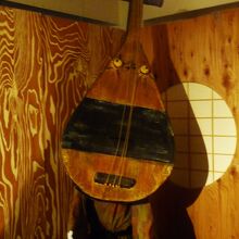 琵琶に取り付く妖怪