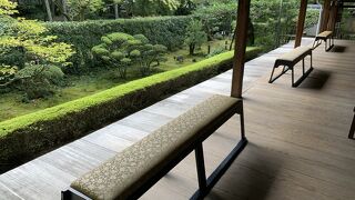 江戸時代の作庭で、いくつもの種類の枯山水のテーマがあります。