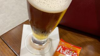 搭乗前に沖縄らしいビールや泡盛を