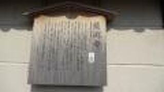 敷地は広いと思います。通りから山門までも距離がありました。