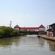 内川は、富山新港から東西約3420メートルを結ぶ運河。海から海へとつながる珍しい川ですが、そこを巡る遊覧船に乗りました。