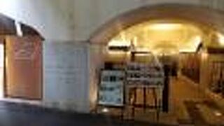 白を基調とした落ち着いた空間