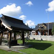 静かで落ち着いている神社