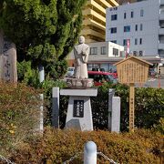 和歌山駅前にある銅像
