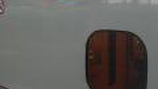 新大阪までの通し利用であっても相席なしで座れる席があるにも関わらず・・・