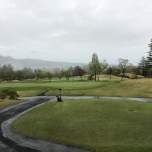 曇り空の日とゴルフ場