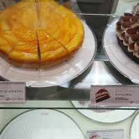 パルコ内のカフェのテイクアウトのケーキ、画像の2種類購入