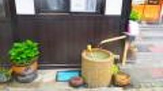 道端にも湧水がある