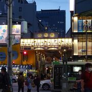 似ていますが、「せんば心斎橋筋商店街」とは異なります。