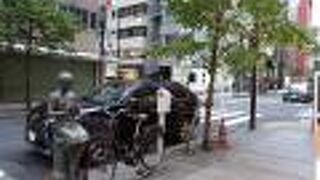 平成5年に設置された像です