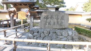 やはり混んでいましたが、散策には最高の有名観光地