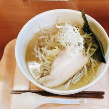 らぁめん　白もやし増量９００円