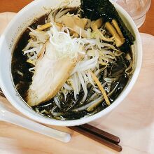 らぁめん　黒　もやし増量９００円