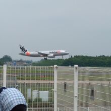 ジェットスタージャパンのA320が着陸する