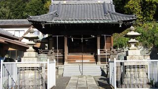全体に地味な感じの神社